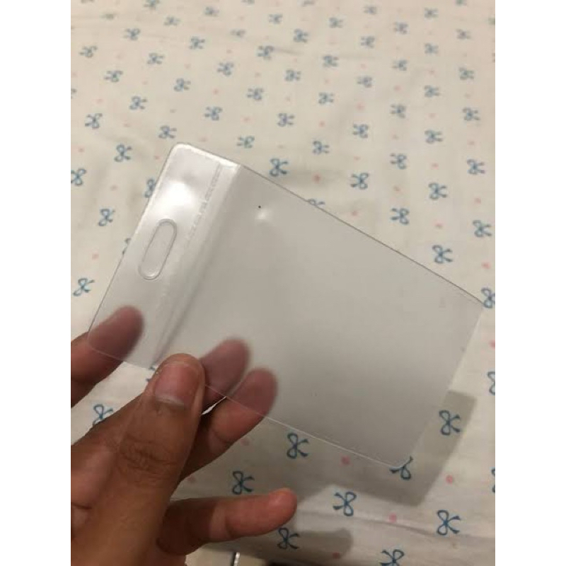 

Plastik Pelindung Kartu Name Tag E-Toll eMoney ID Card