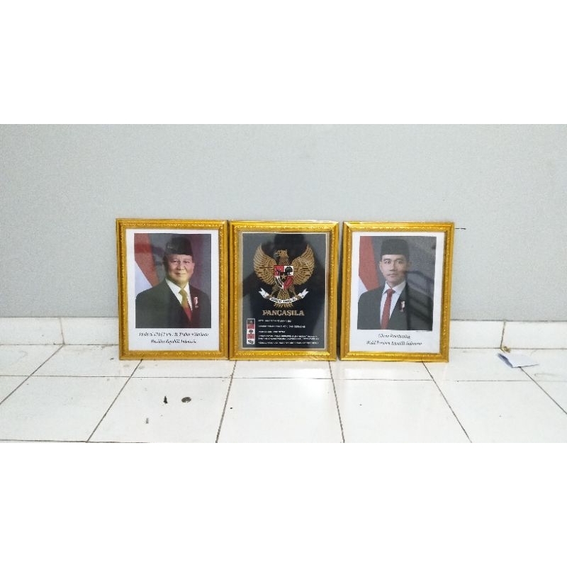 bingkai foto presiden dan wakil presiden dan pancasila 30x40cm