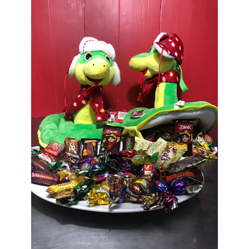 

Snazzy Snake Sweets / New Year's gift set "Year of the Snake" ( 415gr Chocolate candy weight )