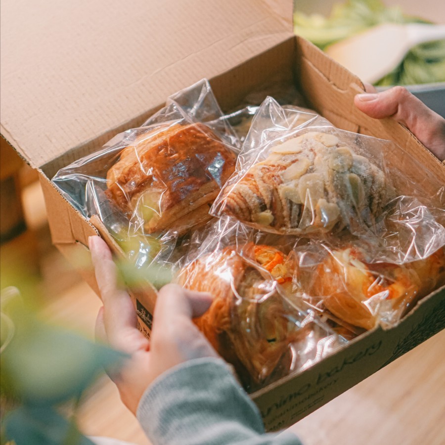 

Animo Bakery Snack Box acara meeting/arisan/kids ( medium isi 4 pcs )