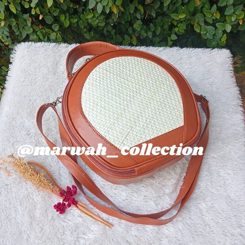 Tas Doraemon Selempang Wanita Premium Handbag | Anyaman Pandan