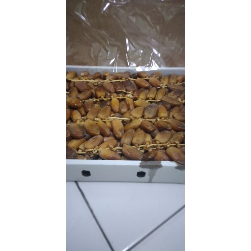 

1 kg kurma tunisia tangkai premium