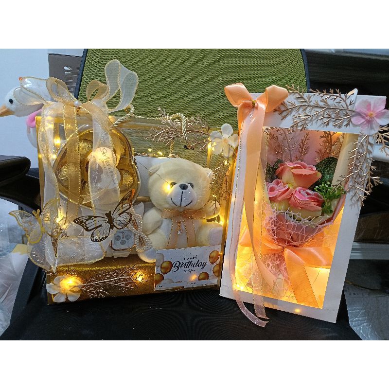 

KADO VALENTINE / KADO ULTAH / GIFT CEWE / BUKET / COKLAT / BONEKA / TAS / HAMPERS / KADO ANNIVERSARY / KADO MURAH