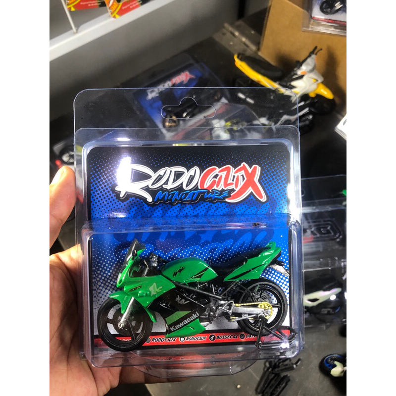 Miniatur motor kawasaki ninja rr old SE skala 1:20