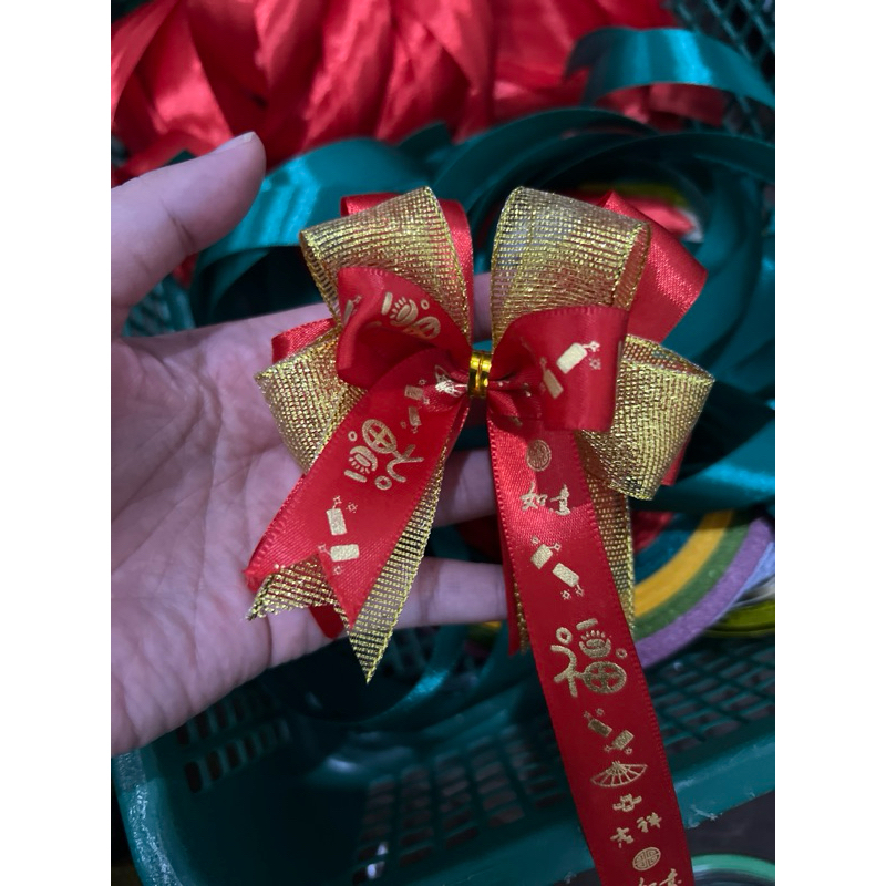 

Pita merah gold mini / pita hampers / pita hadiah / pita jadi / pita kado / pita imlek / pita natal