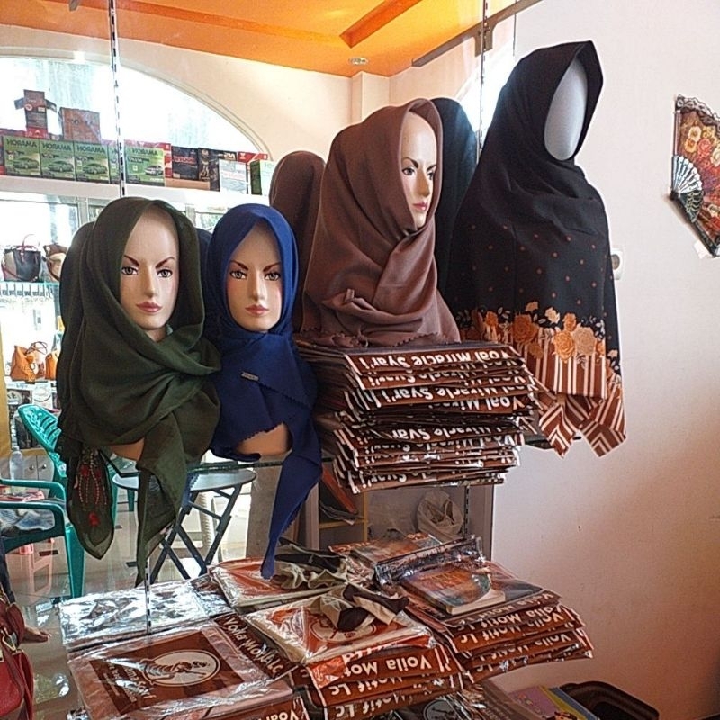 Voila LC Umama Hijab Segi Empat Polos Laser Cut / Hijab Polos Laser Cut