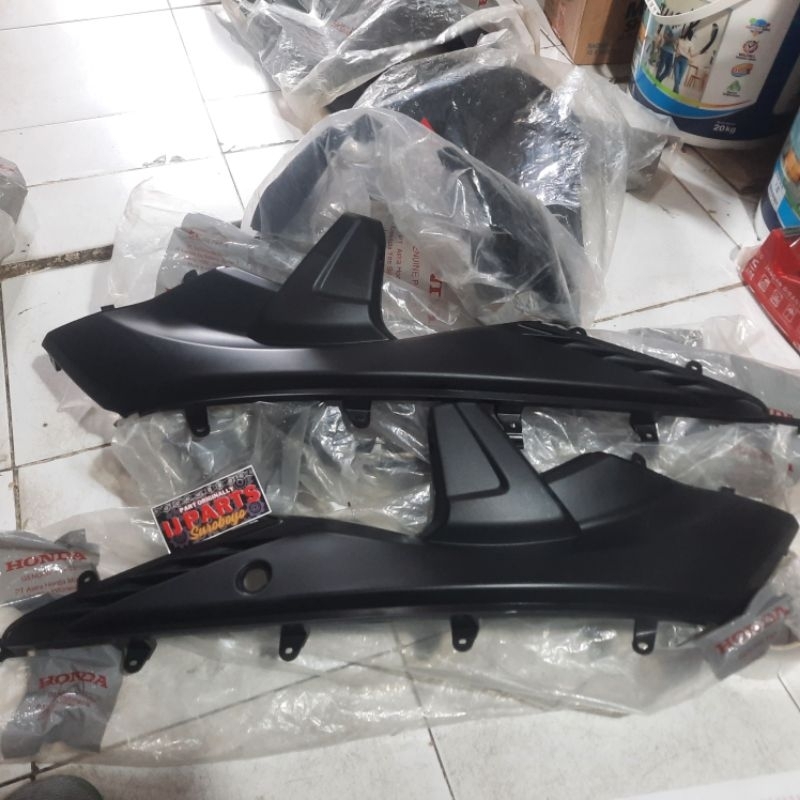 COVER BODY KASAR SAMPING VARIO KARBU 110 CW SET ORIGINAL AHM