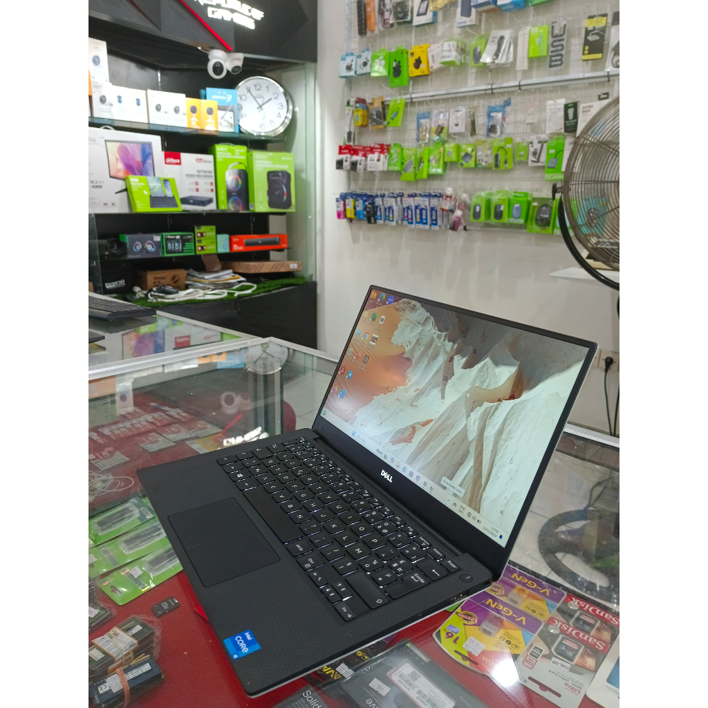 Dell XPS 13 9350 Ultrabook - Intel Core i5, 8GB RAM, 256GB SSD, Layar 13.3" Touchscreen