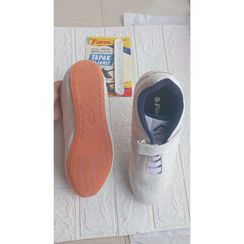 SEPATU FANS