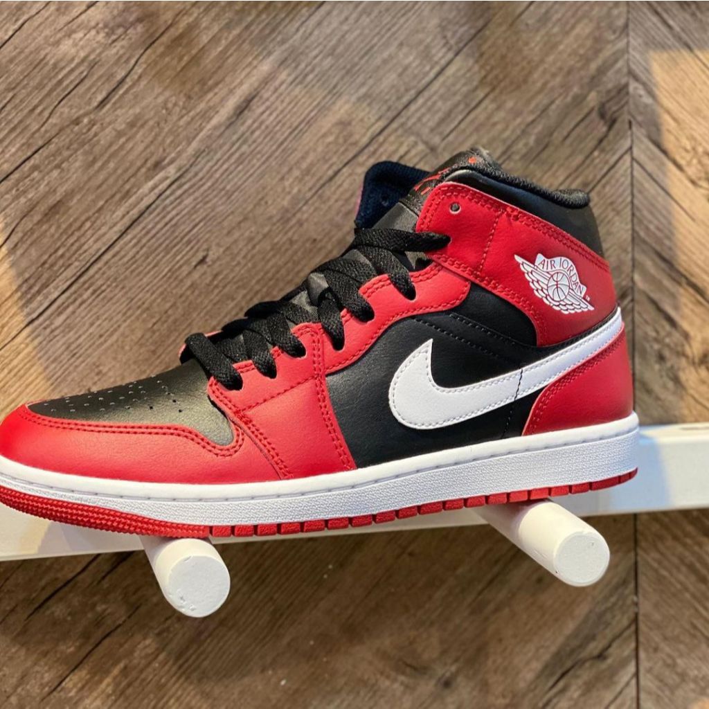 Air jordan 1 mid black gym red white