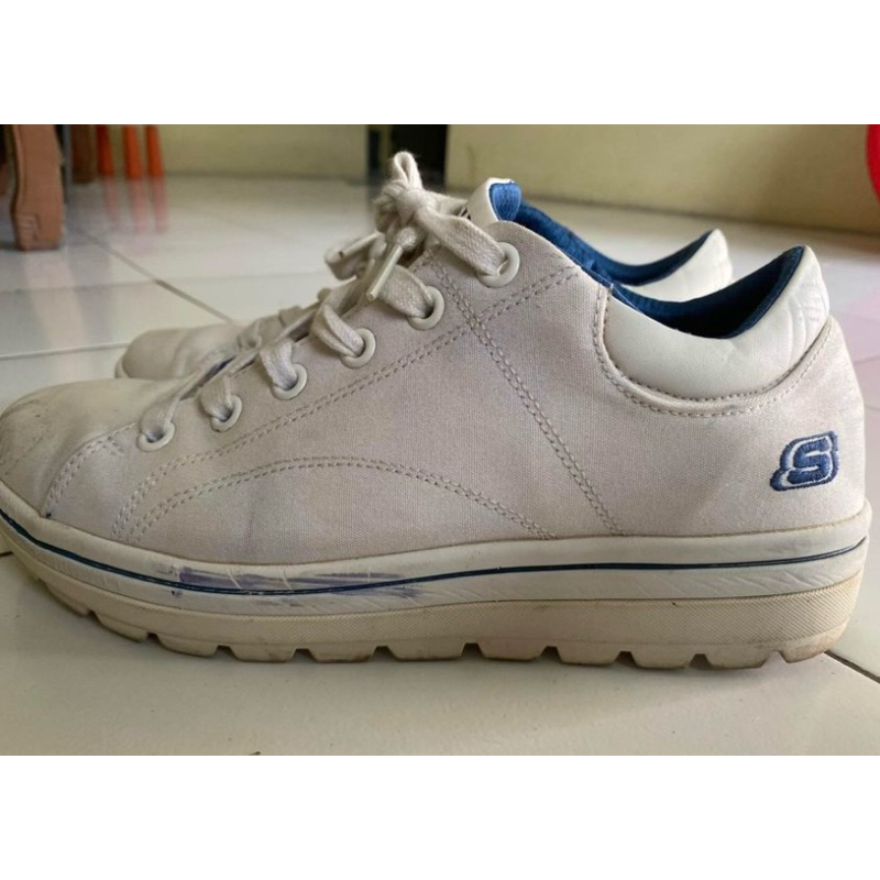 Skechers Putih