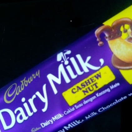 

CADBURY DAIRY MILK CASHEW NUT 30 gr