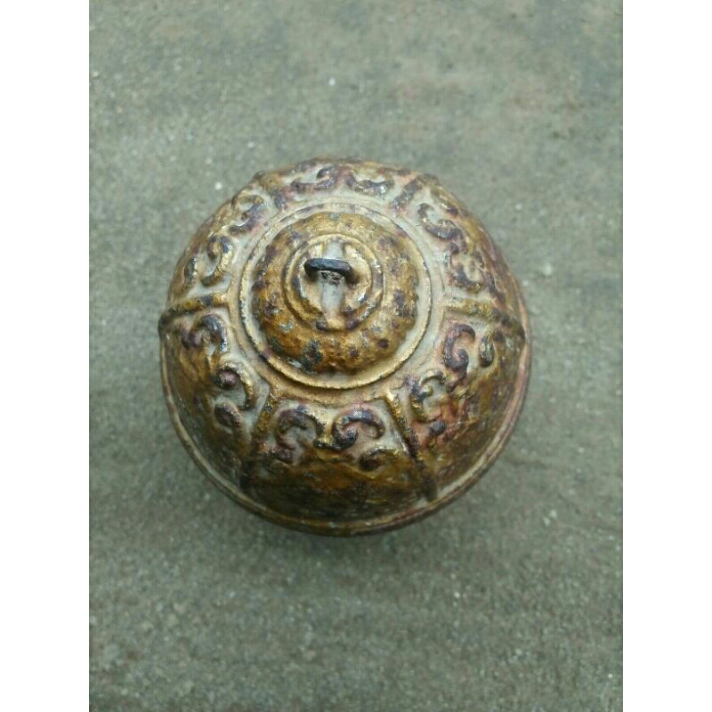 bandul lampu kerek gantung bahan besi bekas lawas diameter 9cm berat 2,5 kg