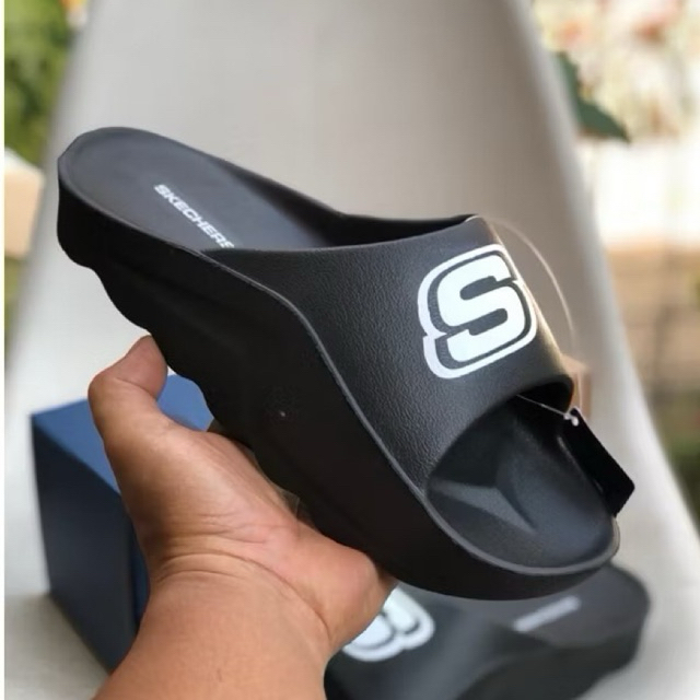 SANDAL SELOP SKECHERS BLACK WHITE ORIGINAL SENDAL SLIP ON KARET PRIA TERBARU