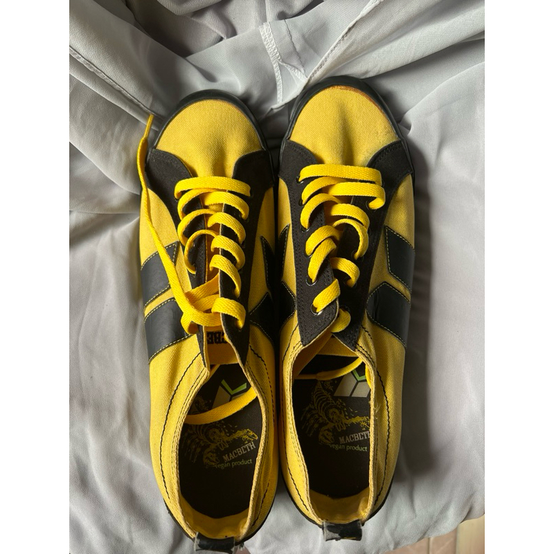 Macbeth Eliot Vegan Yellow Black