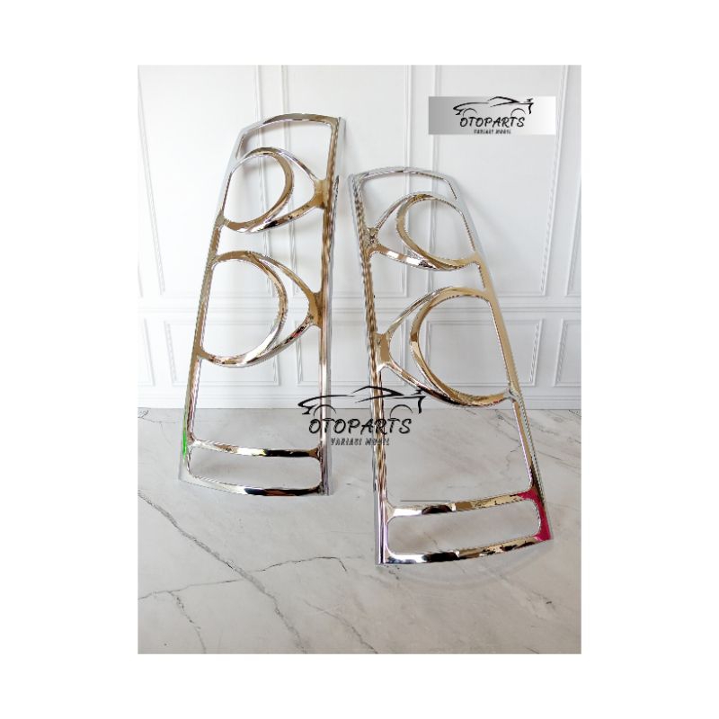 GARNIS LIS COVER BELAKANG MOBIL AVANZA TAHUN 2007-2011 CROM