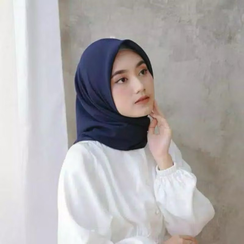 hijab bella square anti letoy warna navy / biru dongker murah,hijab segiempat,hijab bestseller, hija