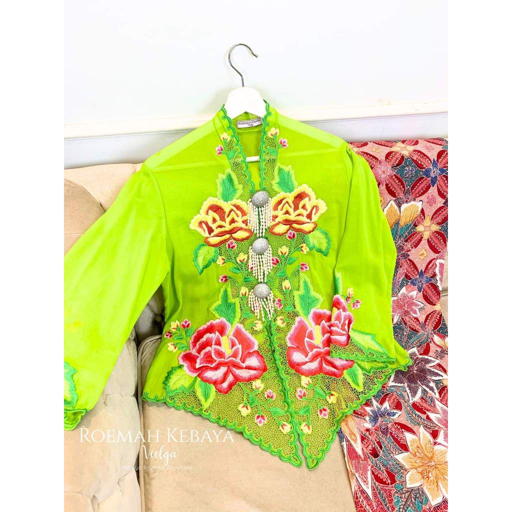 Kebaya Encim Peony Besar Hijau Spring - Size XXL