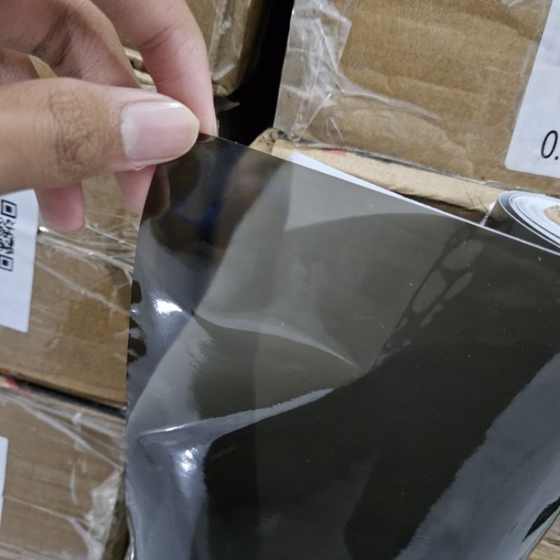 Skotlet Hitam Transparan