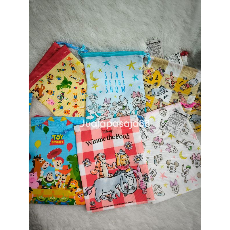 

Pouch karakter/pouch toy story/pouch winnie the pooh/pouch disney/pouch donald/goodie bag disney/tas karakter/toy story/disney/tas donald/tas bingkisan/tas kecil/pouch lucu