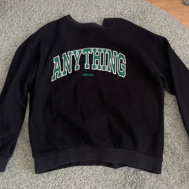 preloved crewneck hitam