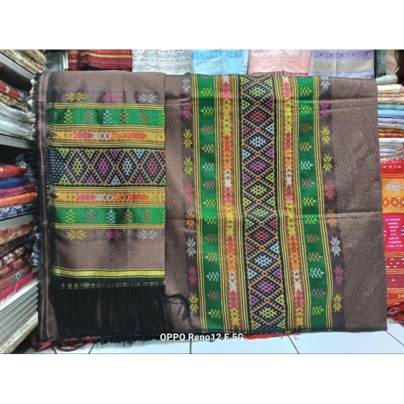 ULOS SADUM TEXTUR WARNA COKLAT.