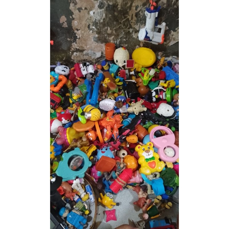 MAINAN JUAL KILO'AN /1KG ISI 28pcs S/d 35pcs RANDOM MCD/HOKBEN/KFC DLL CAMPUR CAMPUR
