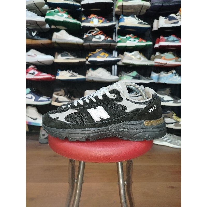 SEPATU NB 993 USA BLACK WHITE