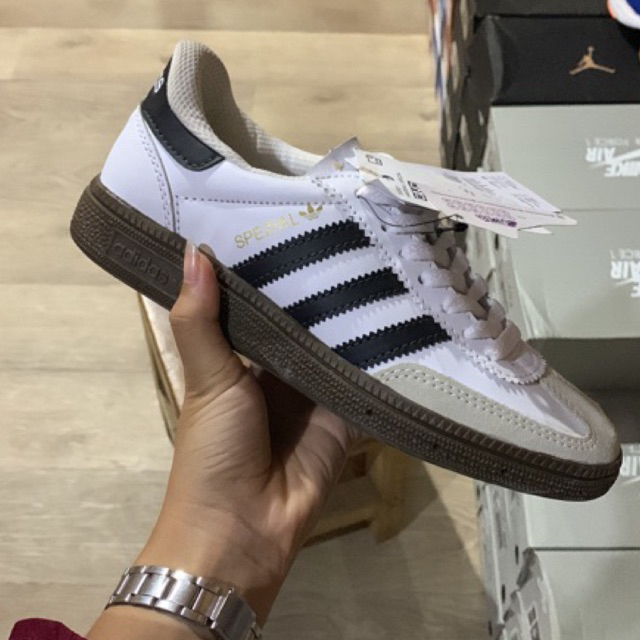 A SPEZIAL FREE KAOS KAKI+STIKER