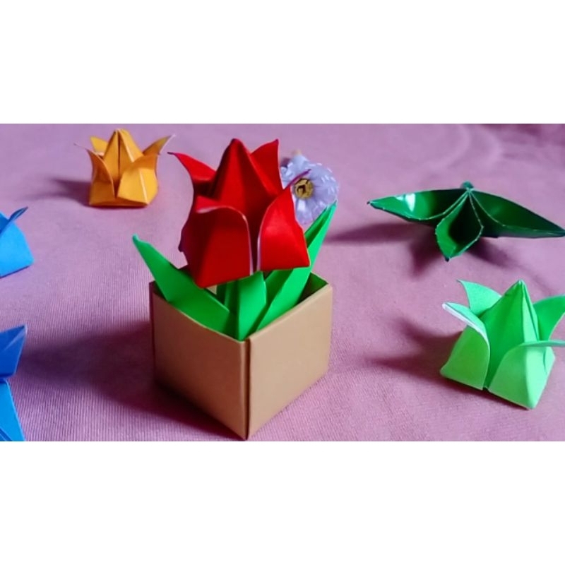 

Origami Bunga Tulip Mini Pot MINIMAL PEMBELIAN 10.000 BOLEH DICAMPUR PRODUK LAIN. KURANG DARI 10K WAJIB CHECKOUT PACKTING TAMBAHAN