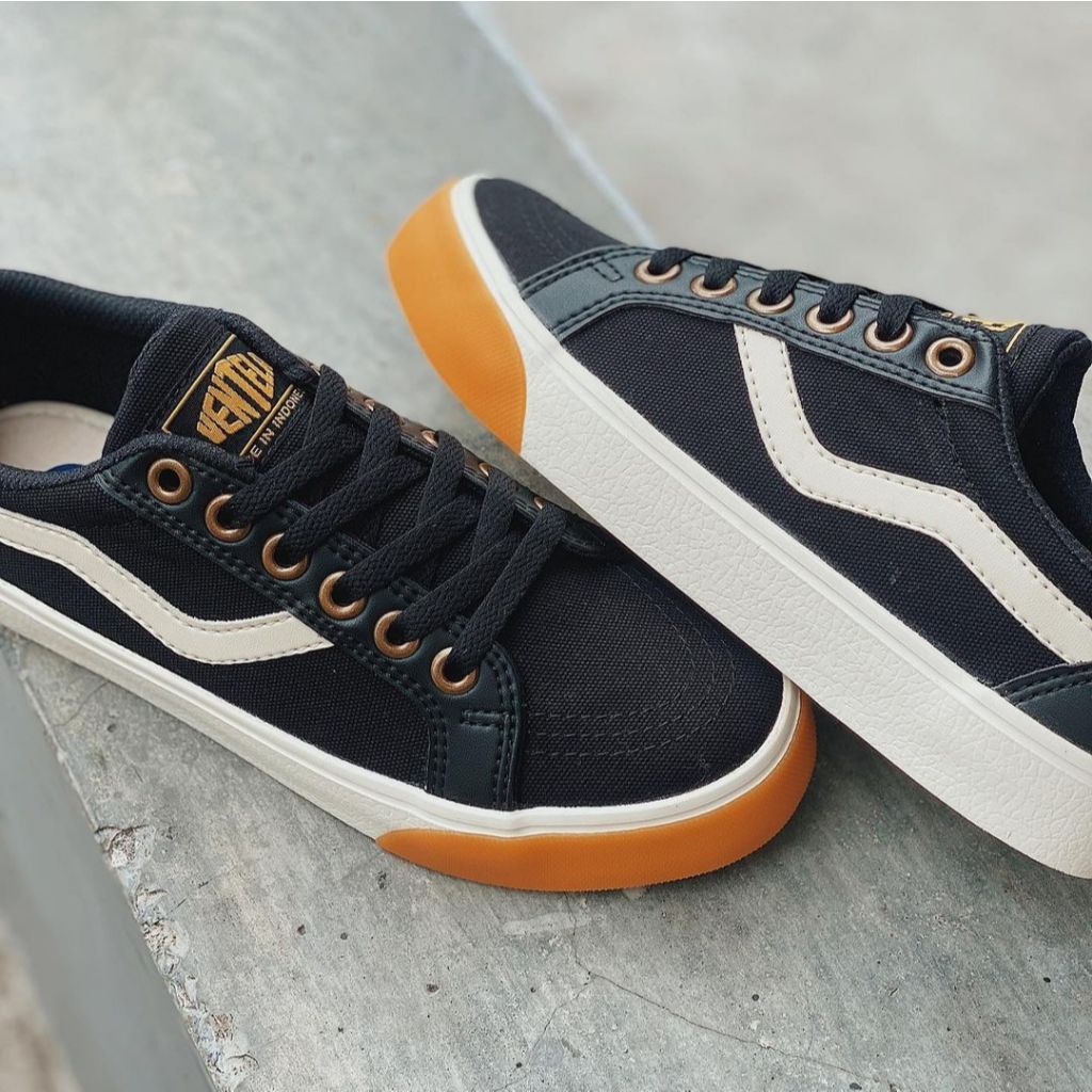 Ventela Republic Black Gum Low