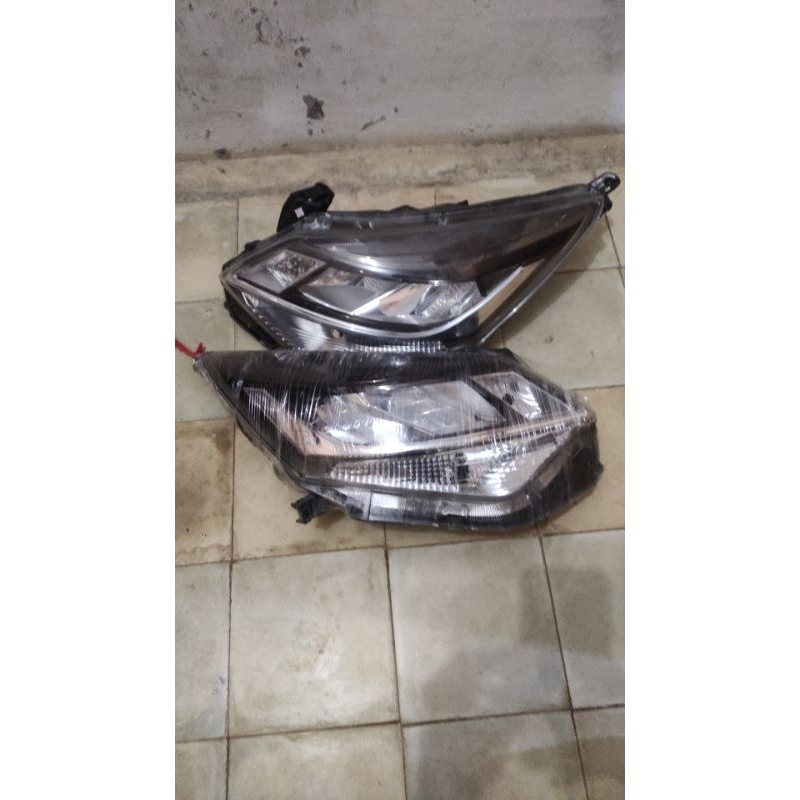 Headlamp Lampu Depan Calya Sigra 2022 2023 2024
