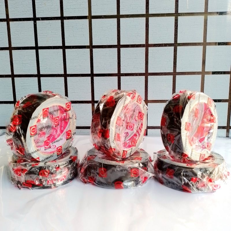

Lakban Kain Hitam Cloth Tape Daimaru 1,5 Inch 36 mm ( Rol ) [ Original ]