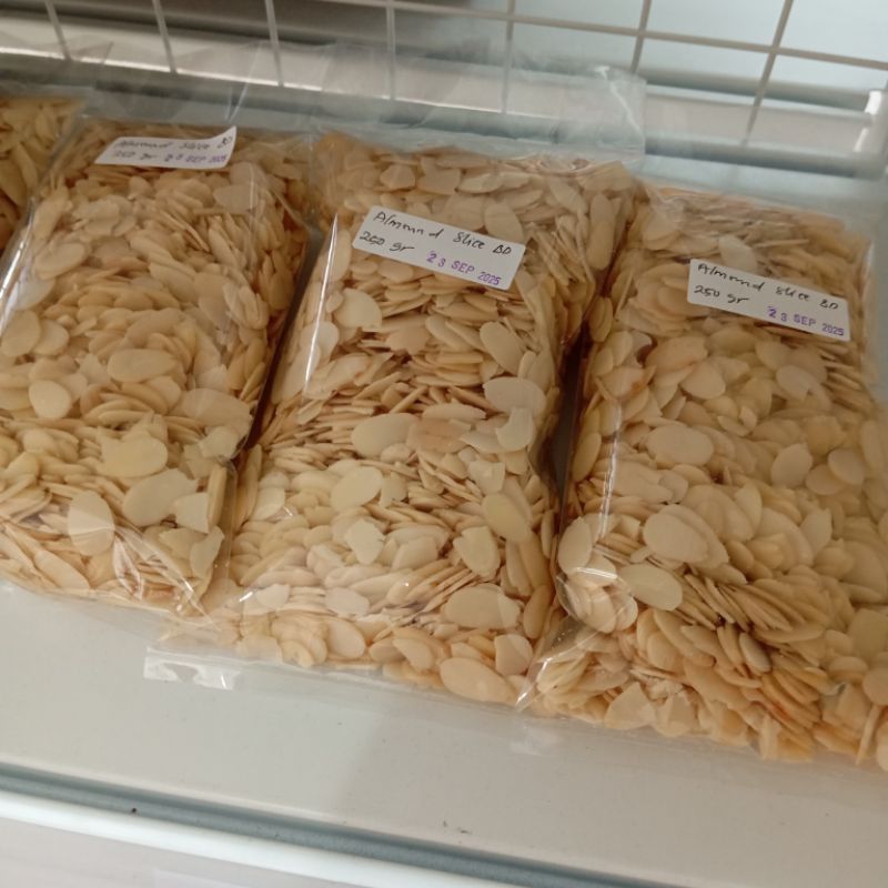 

Blue Diamond Almond Slice 250g 500g Potongan Kacang Almond Dekorasi Kue Cake Roti Donat Brownies