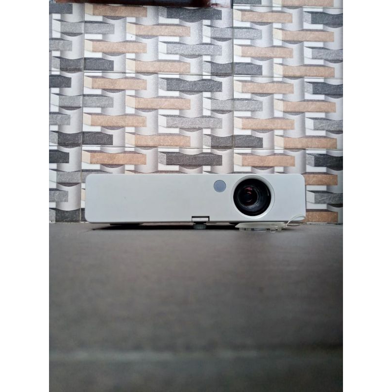 Proyektor Bekas | Second Panasonic PTLB1EA  | PTLB2EA | PTLB3EA (Random) 2200 | 2600 | 3200 Lumens |