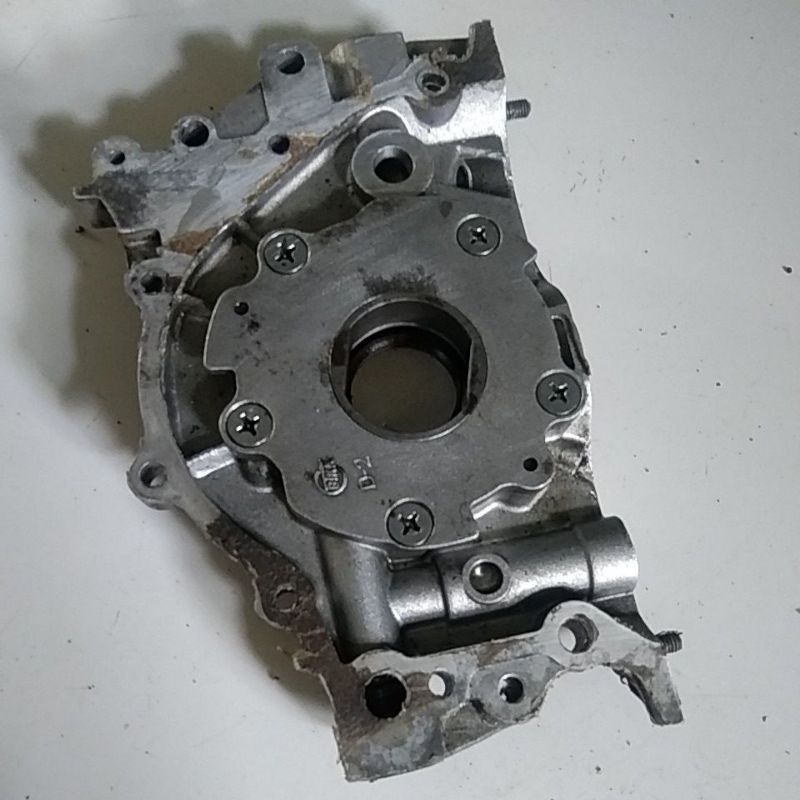 pompa oli futura,suzuki orginal asli bawaan mobil