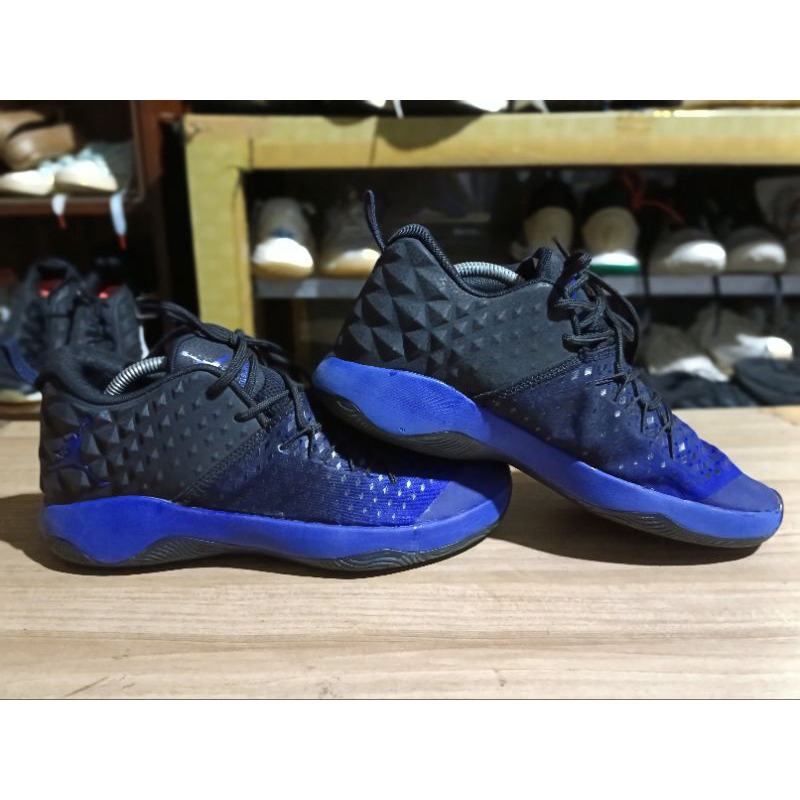 Sepatu basket Air Jordan Extra fly purple size 42,5