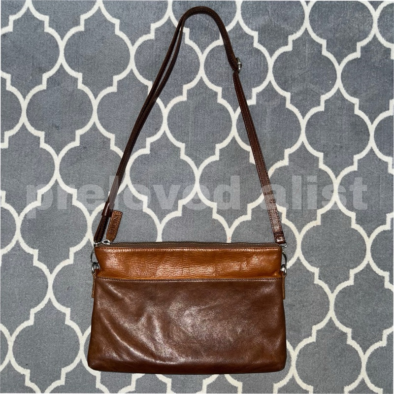 Preloved Tas Selempang Wanita Bucini