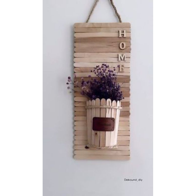 

Tempat pensil dan hiasan dinding minimalis