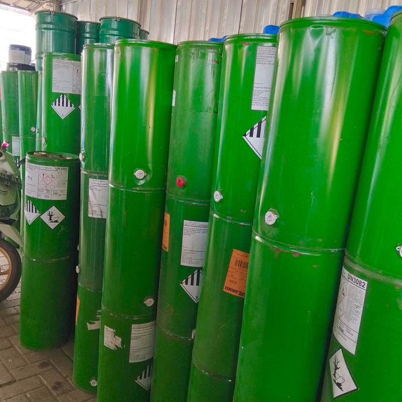 Drum bekas 30 liter ada lubang drat di atas dan body drum