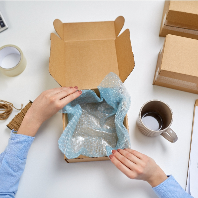 

TAMBAHAN PACKING BUBLE WRAP DAN KARDUS