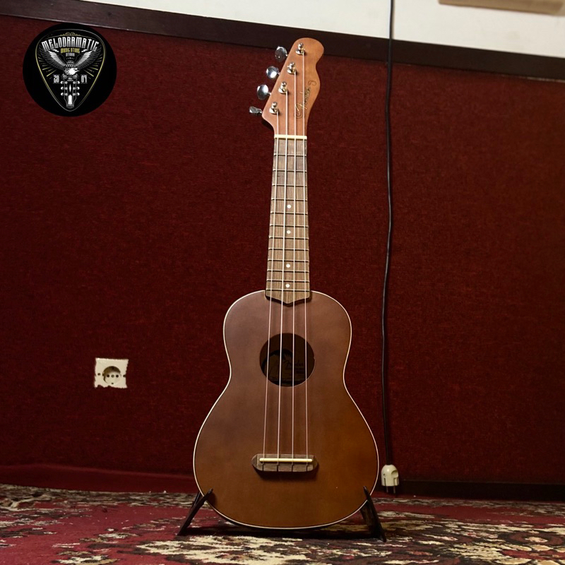 UKULELE FENDER VIENICE SOPRANO WALNUT NATURAL