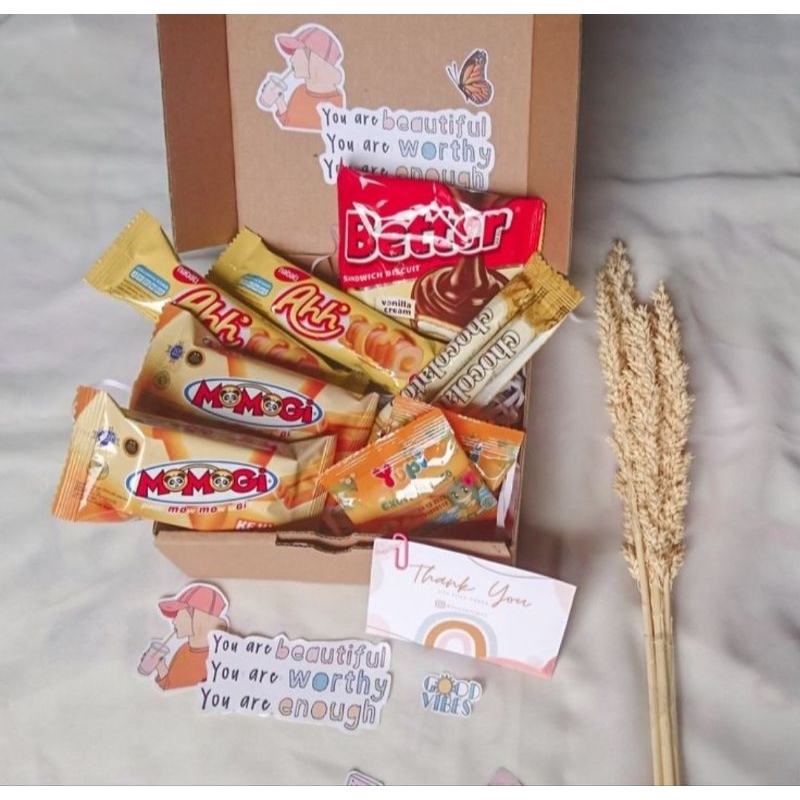 

Hampers snack/hampers lebaran/hampers ulang tahun/hampers wisuda/ hampers natal/ hampers hari guru/ hampers hari ibu/mini gift/ snack gift