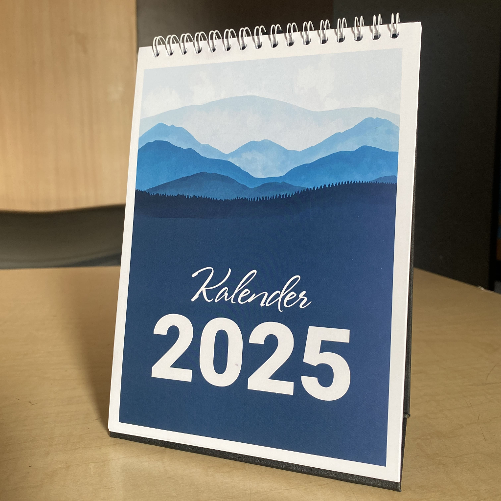

Cetak Kalender Meja Tahun 2024 - Custom - Linen - 6 lembar bolak balik Plus cover