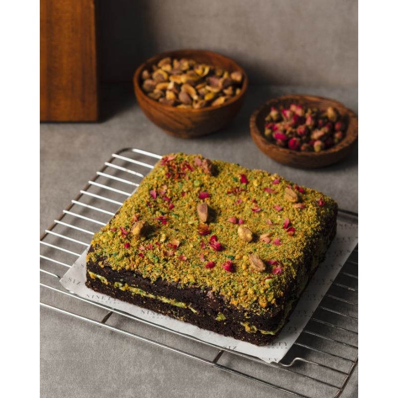 

96 Bakery | Brownies Pistachio Kunafa | 16cm
