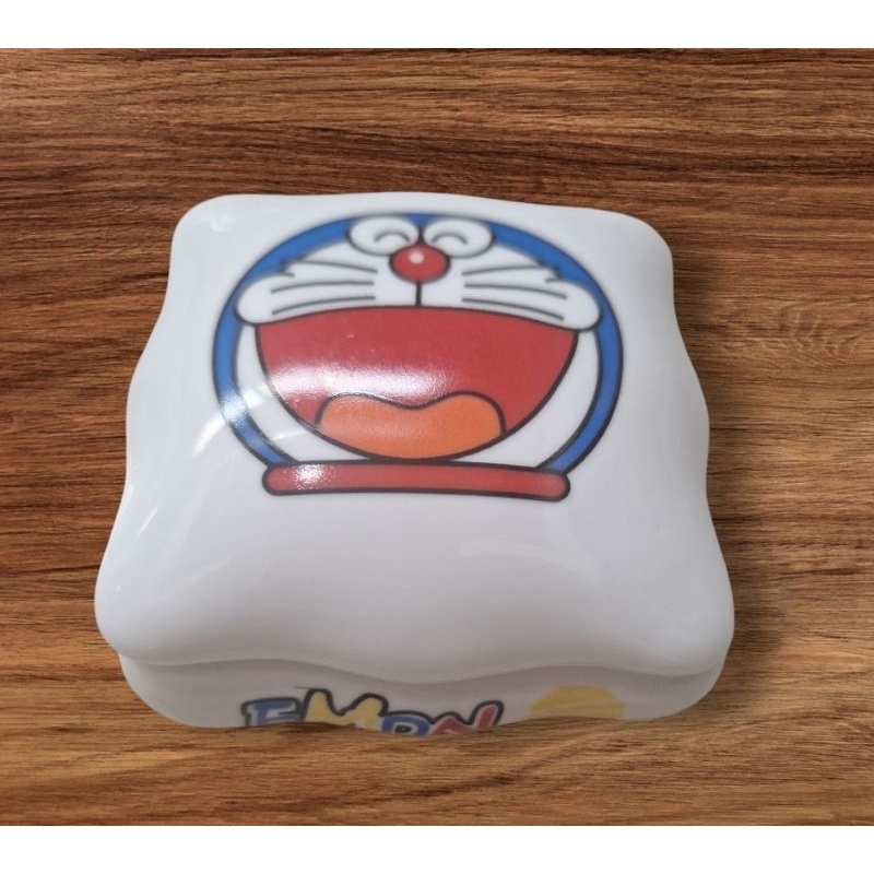 

KotakKeramikDoraemon/HelloKitty