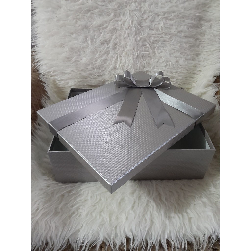 

Box Kotak Kado P 37cm, L 28cm, T 11cm / Box Kado Kotak Kado / Box Kado Besar Murrah