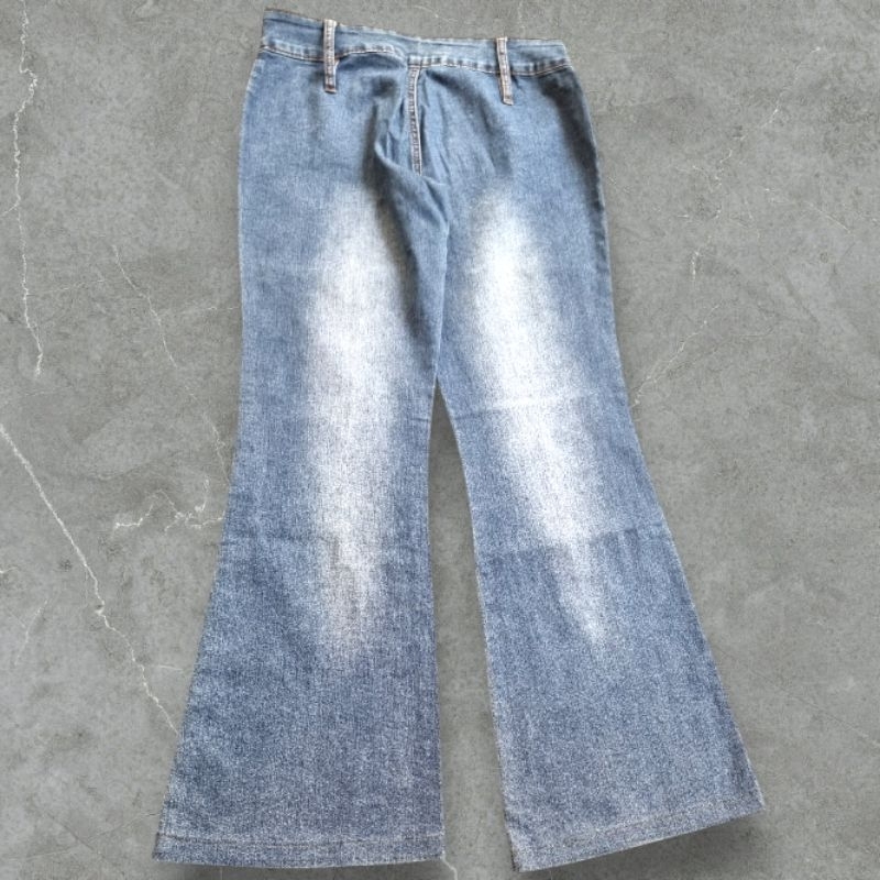 Preloved Celana Jeans
Celana Jeans Model Cutbray
Brand : x-Tm Jeans