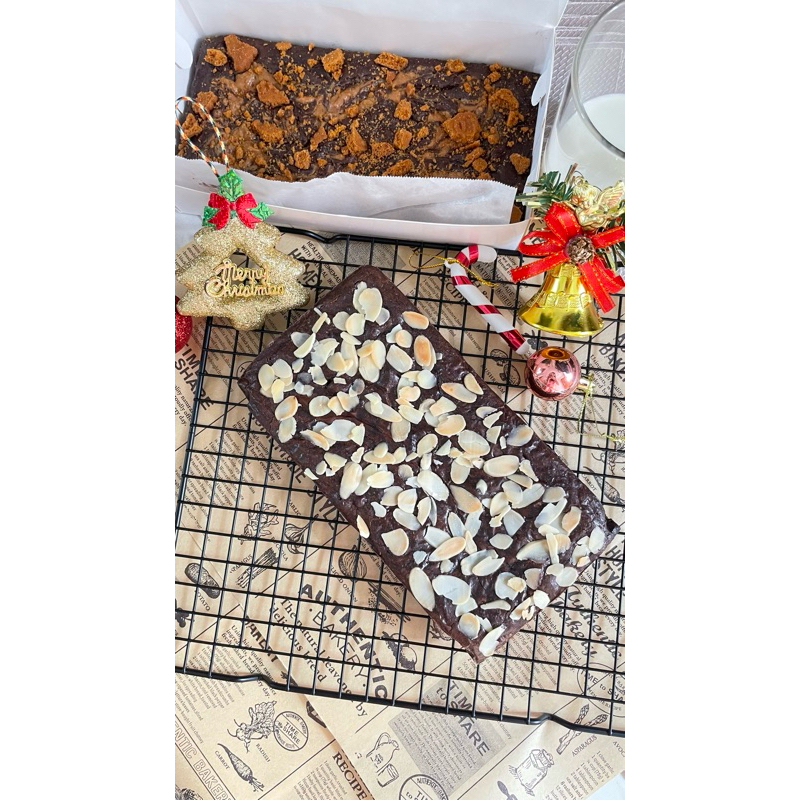 

Fudgy brownies - hampers - hampers natal - hampers imlek - kue ulang tahun - kado ulang tahun - jajan kue