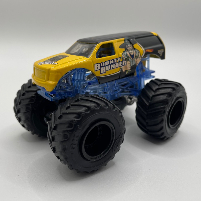 Hot Wheels Monster Jam Bounty Hunter Edge Glow Loose Skala 64 Hotwheels Trucks Truck
